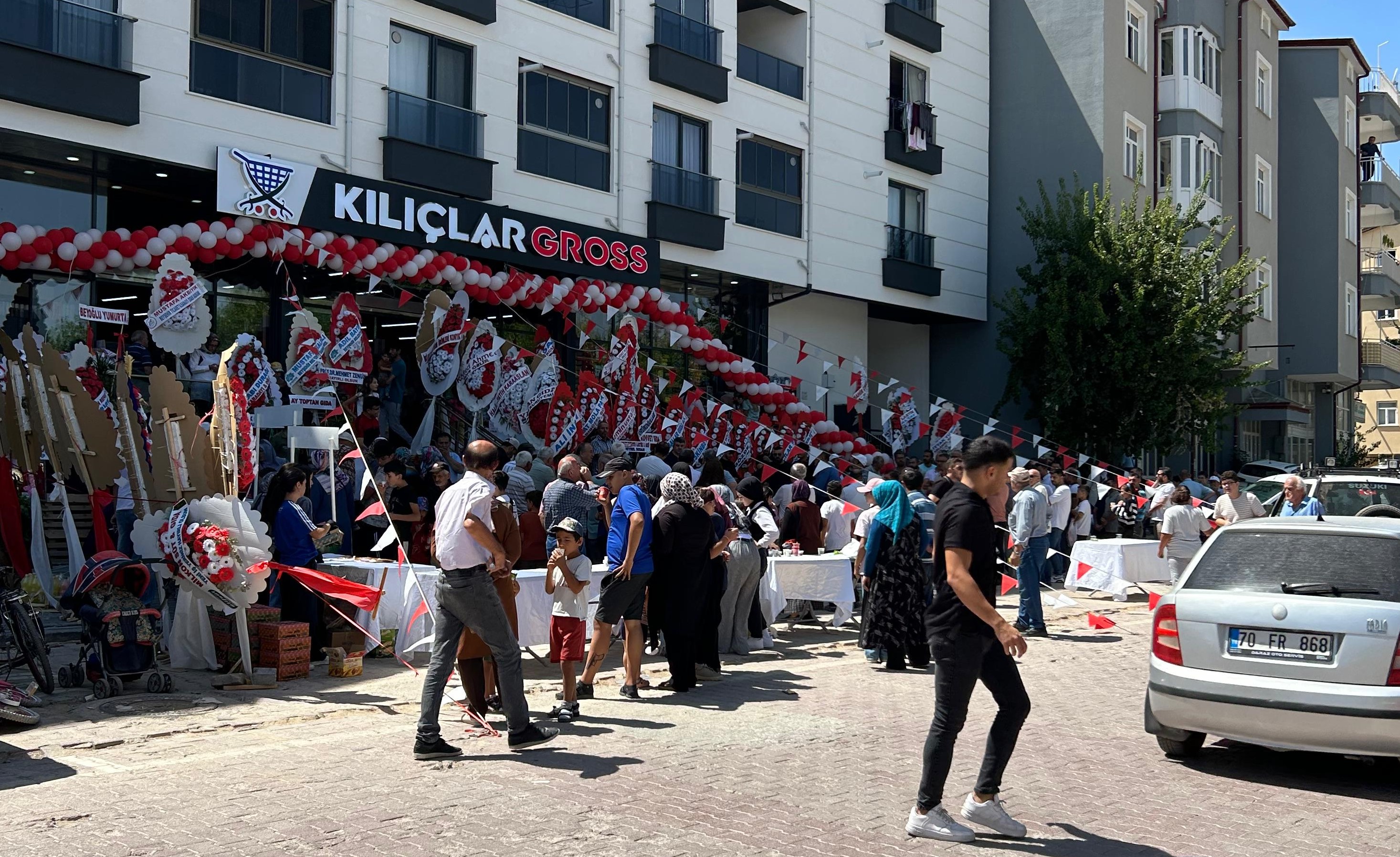 Kılıçlar Gross’tan görkemli açılış