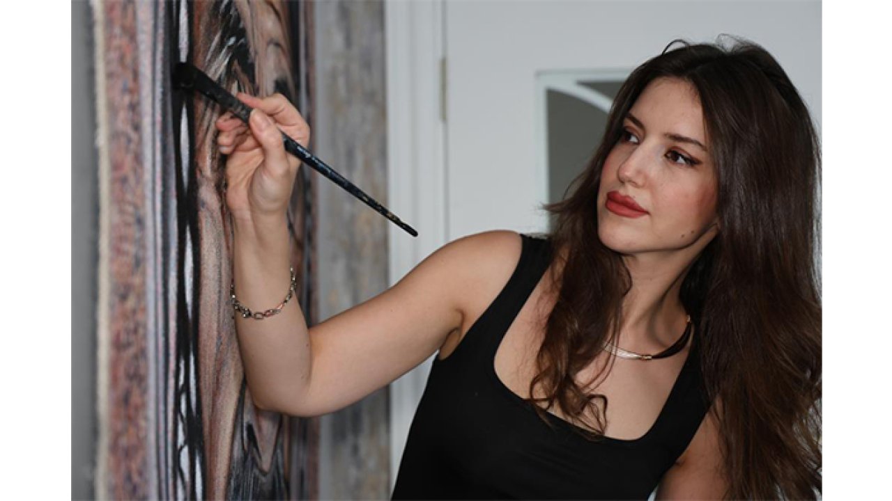 Genç mühendisten halı üzerine Abdülhamid Han portresi