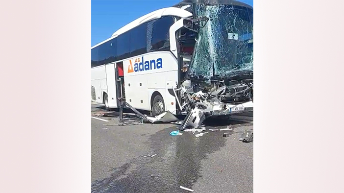 Biri otobüs üç araçlı kaza: Sürücü şok geçirdi