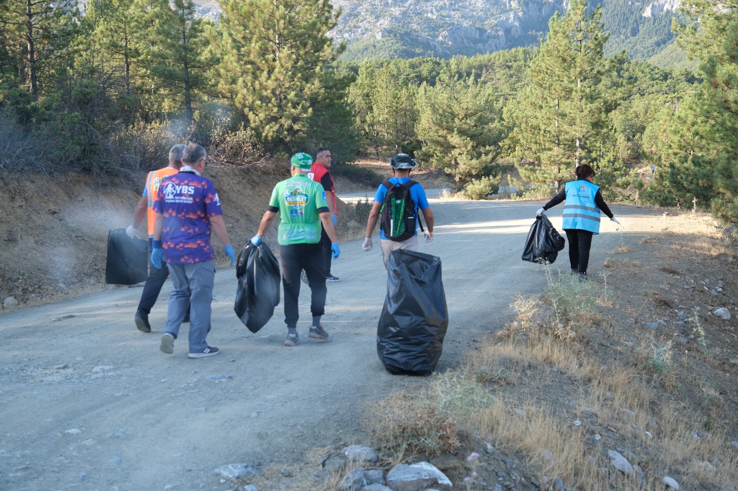 Seydişehir'de Gökçehüyük Barajında çevre temizliği