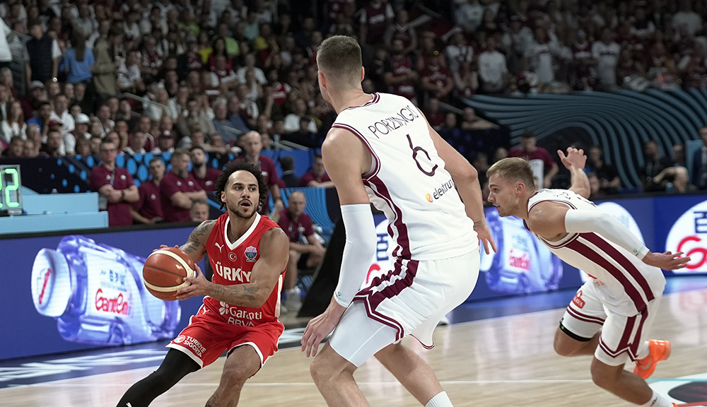 12 Dev Adam, EuroBasket 2025'e galibiyetle başladı