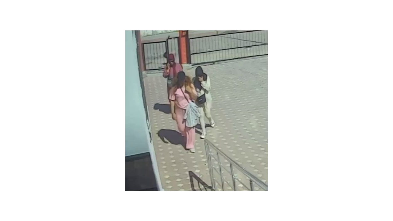 Kapı kırıp eve giren kadın hırsızlar, 200 bin liralık altın çaldı