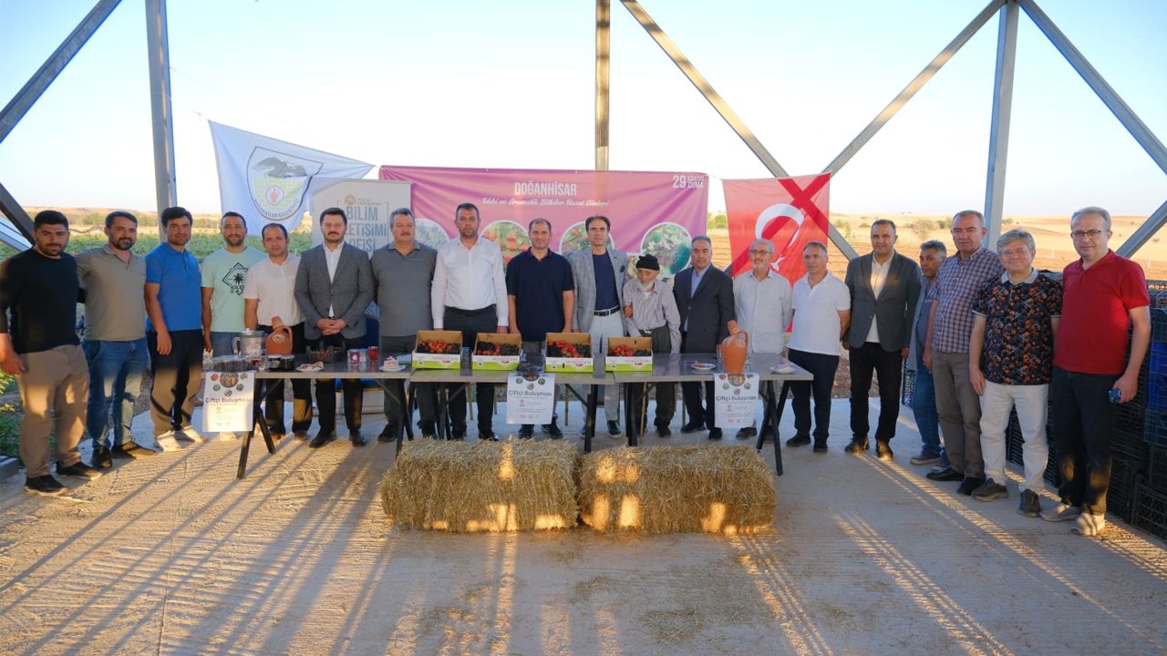 SÜ Bilim İletişimi Ofisi çiftçilerle buluştu