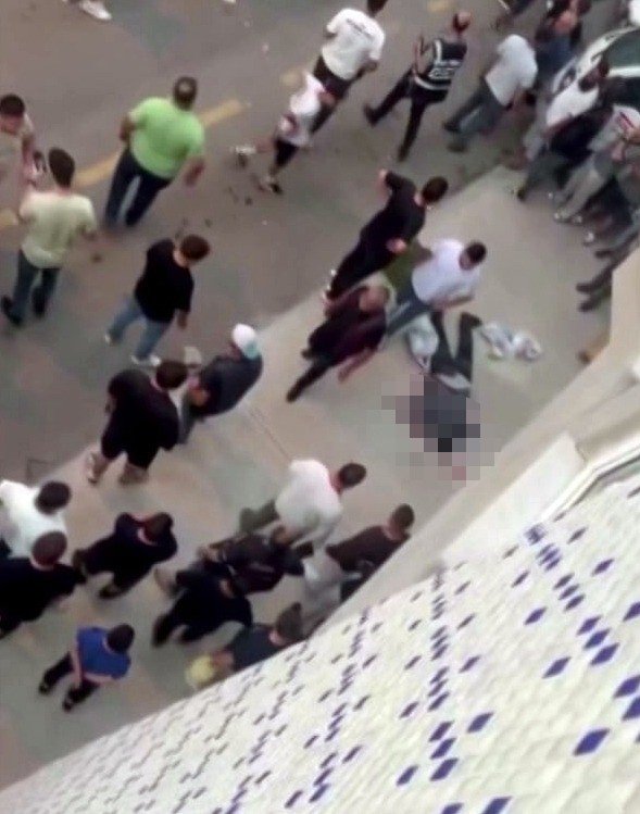 Pusu kurup alışverişten dönen adamı başından vurarak öldürdü