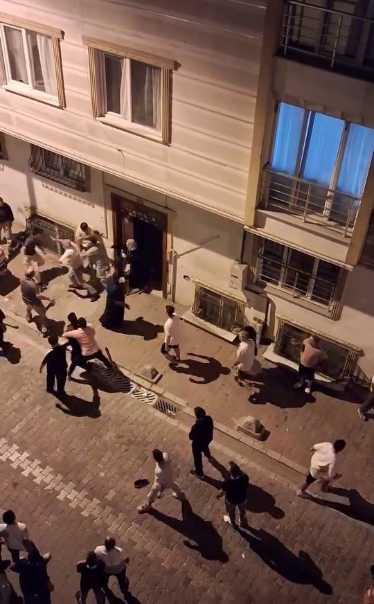 Kavga etmediler savaştılar adeta: Aileler de dahil oldu (TIKLA&İZLE)