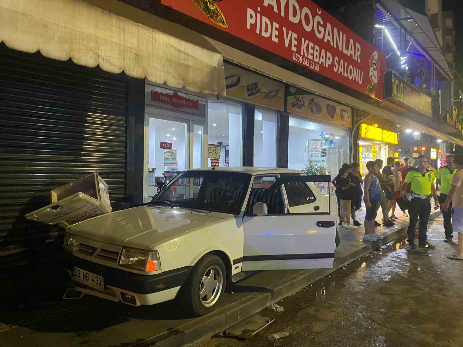 Dondurma almak için aracını park etmek istedi, hayatının şokunu yaşadı