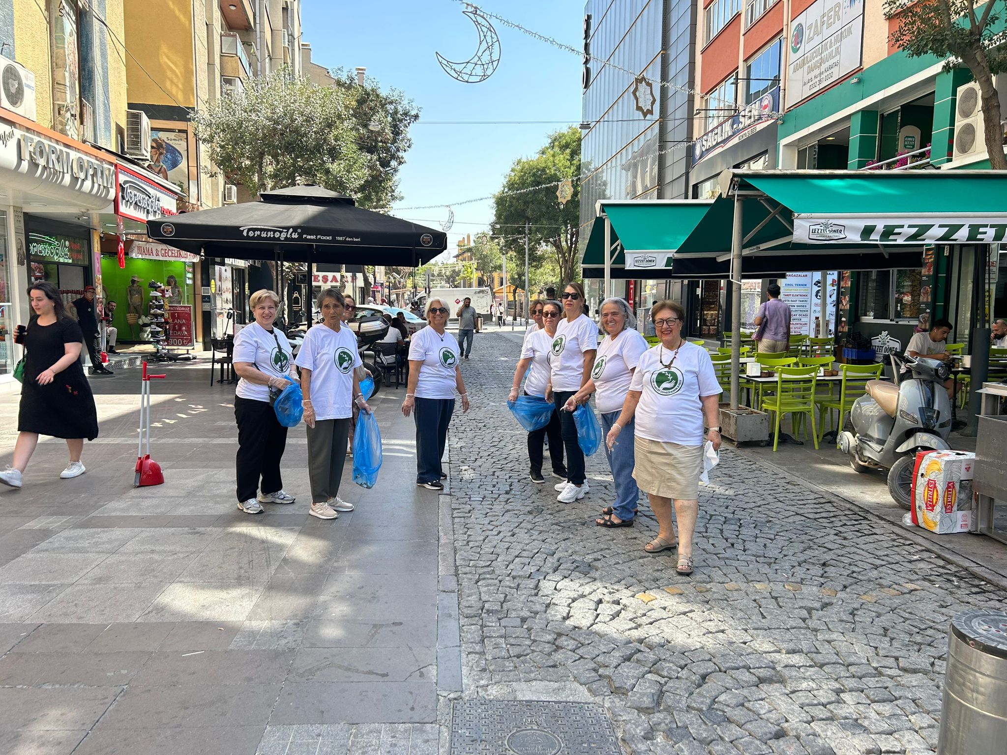 Konya’daki anneler sokak sokak gezdi, izmarit temizledi!