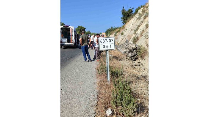 Antalya-Konya yolunda otomobil şarampole devrildi: 3 yaralı