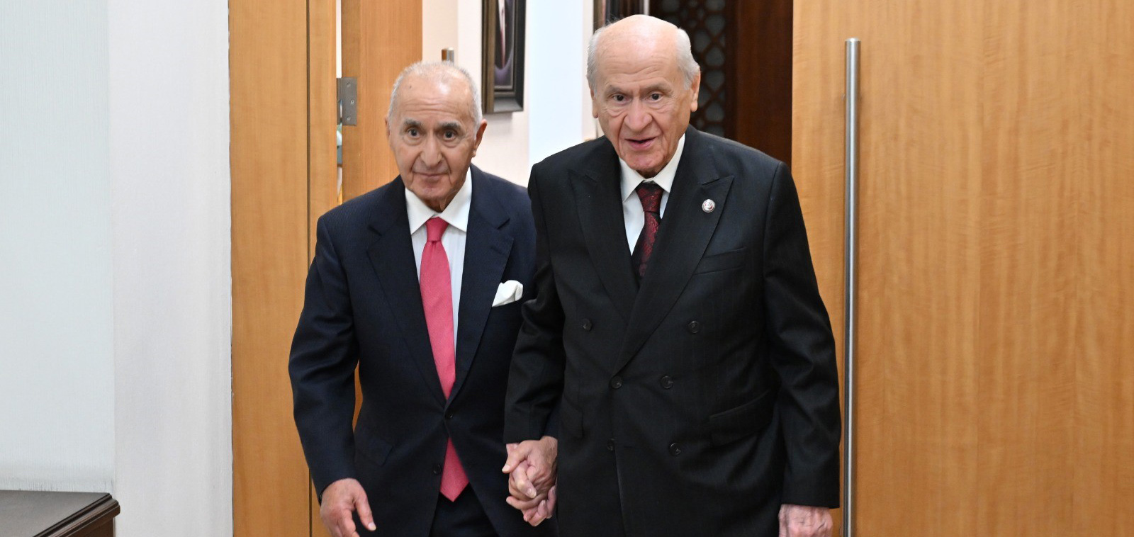 Eski CHP Genel Başkanı Çetin’den MHP lideri Bahçeli’ye ziyaret
