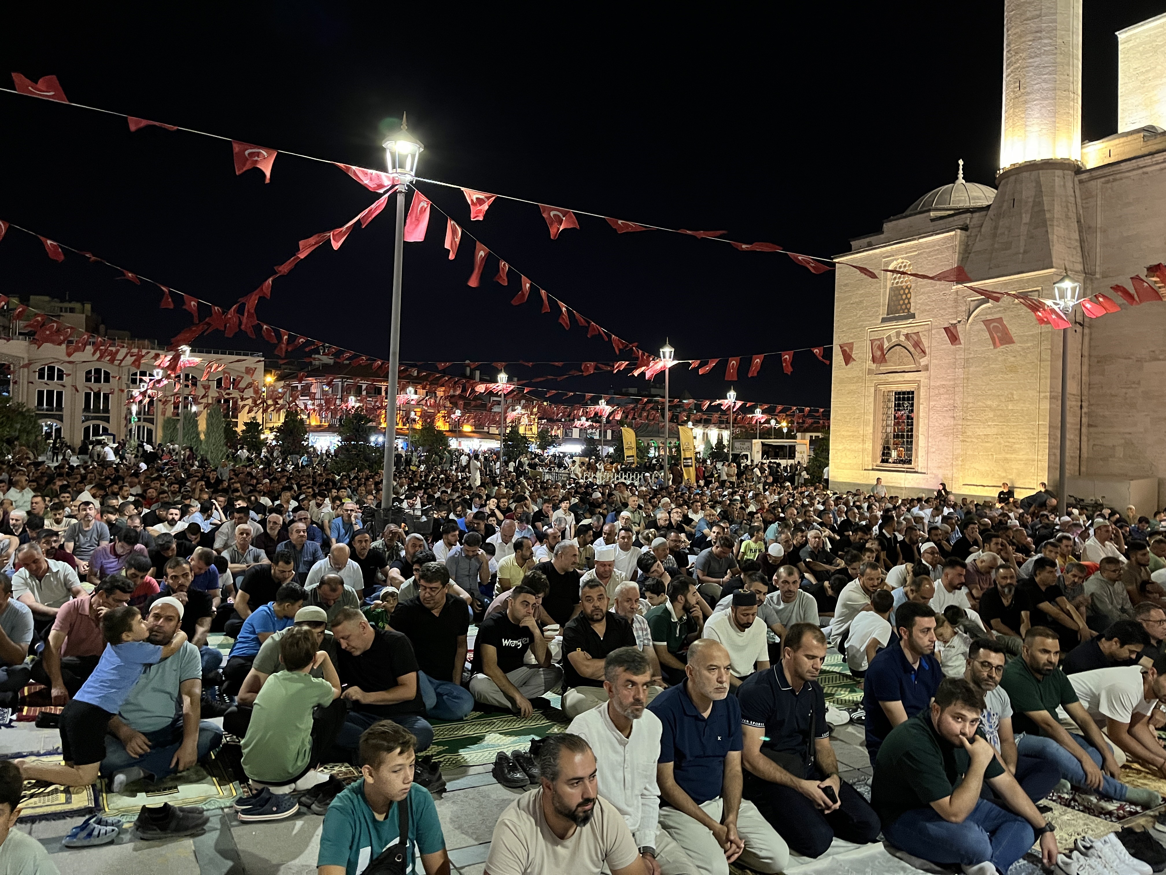 Konya'da Mevlid Kandili'nde Camiler Doldu Taştı