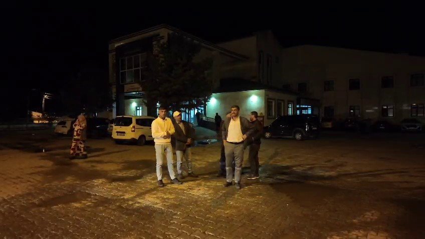 Üzerlerine düşen yıldırım, baba ve oğlunu hayattan kopardı