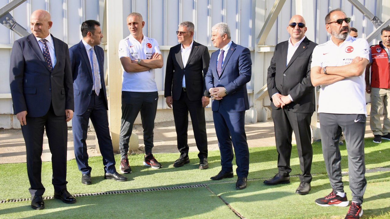 Konya protokolünden Milli Takım antrenmanına ziyaret