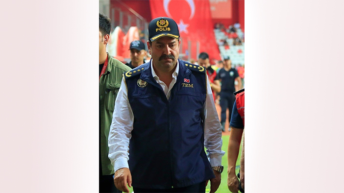 Görevden uzaklaştırılan emniyet müdürü  teslim oldu