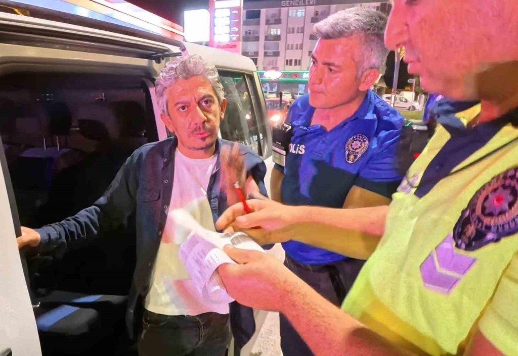 Alkollü araç kullandı, kaza yapıp gözaltına alınınca, "Hayvan mıyım?" dedi