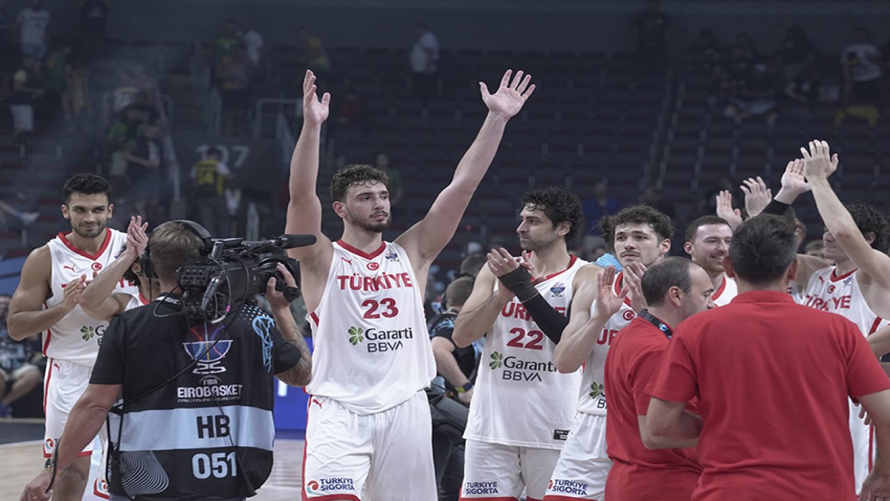 A Milli Basketbol Takımı yarı final için sahaya çıkıyor