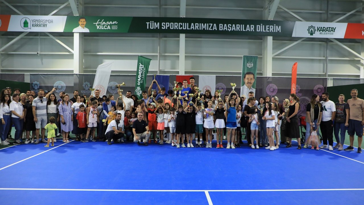 Karatay'da tenis heyecanı nefes kesti