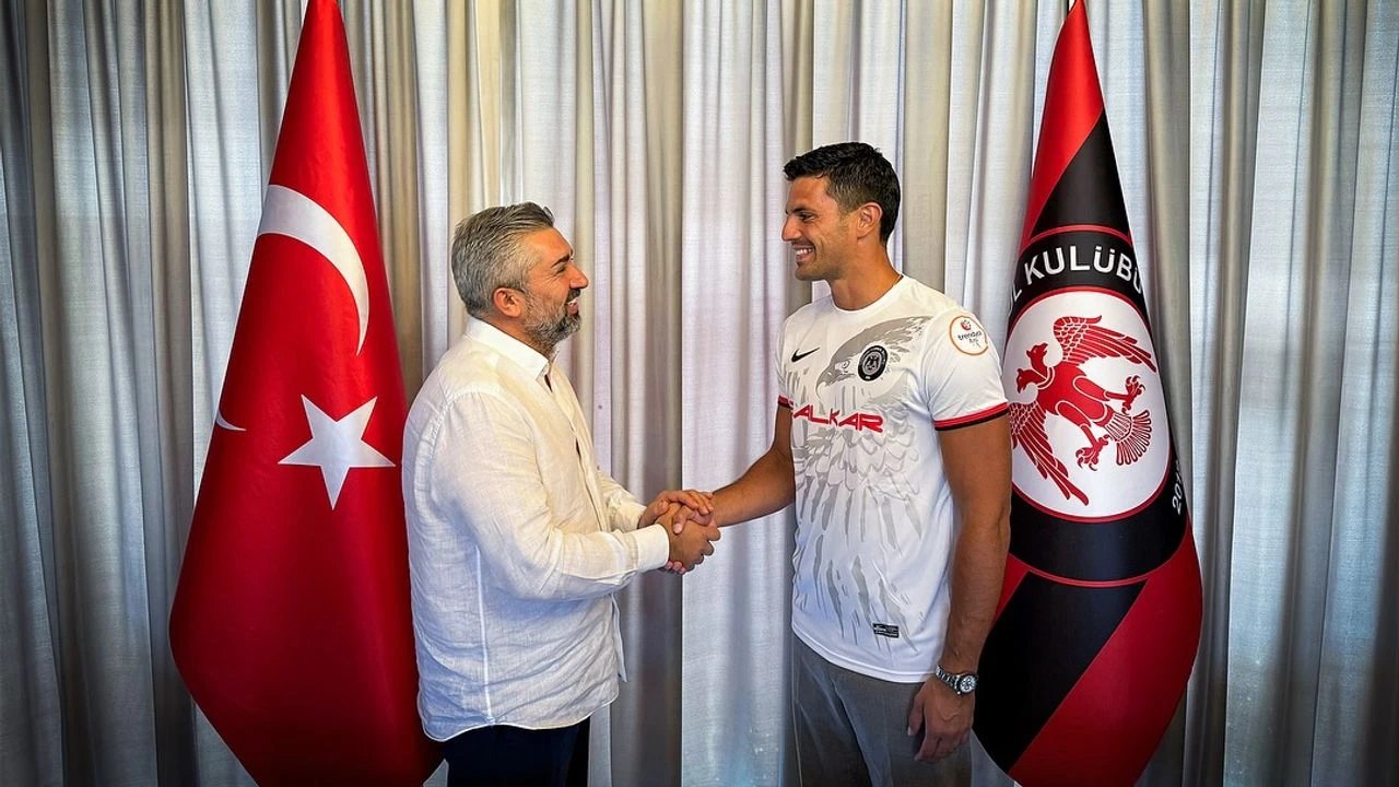 Aleksic yeni takımına imza attı