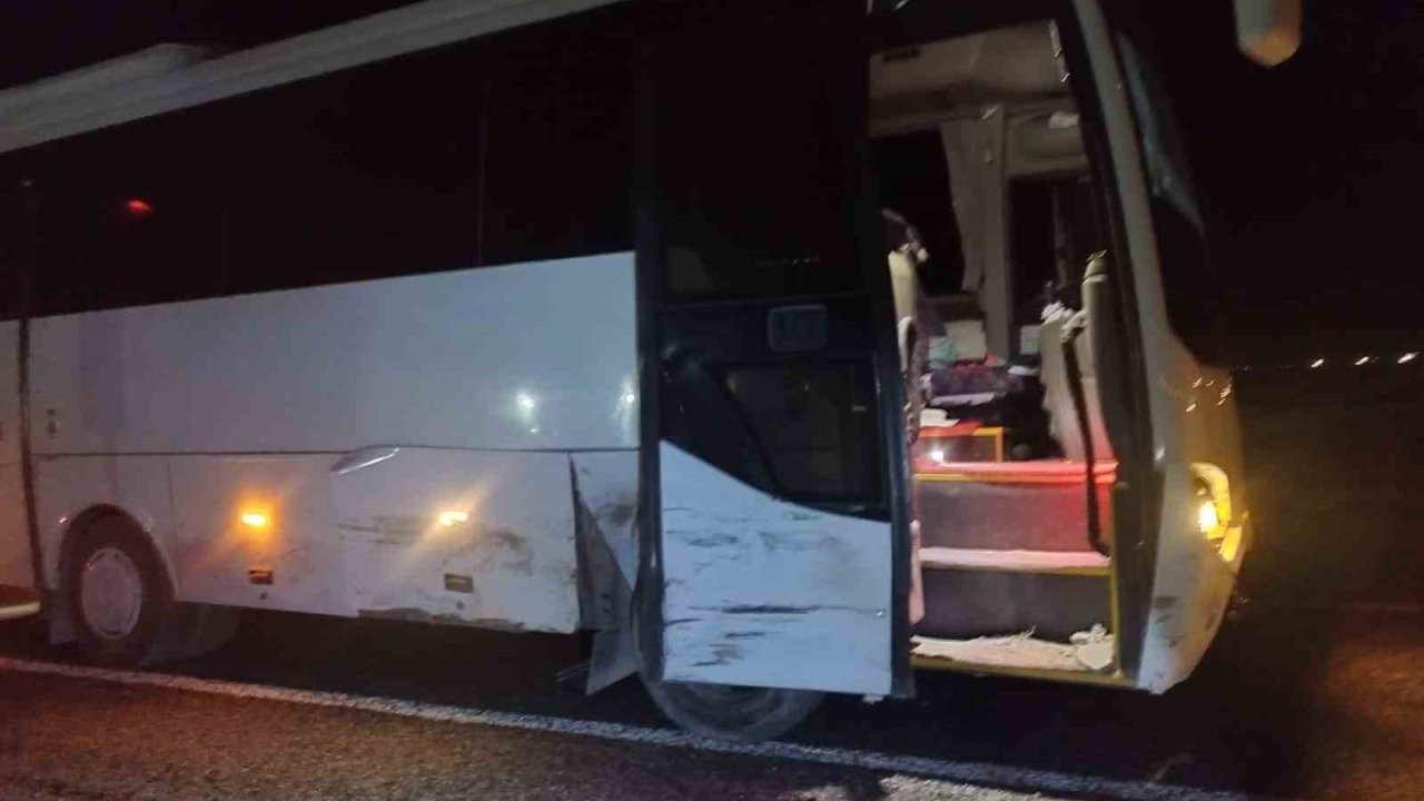 Karapınar’da midibüsle çarpışan otomobil sürücüsü yaralandı