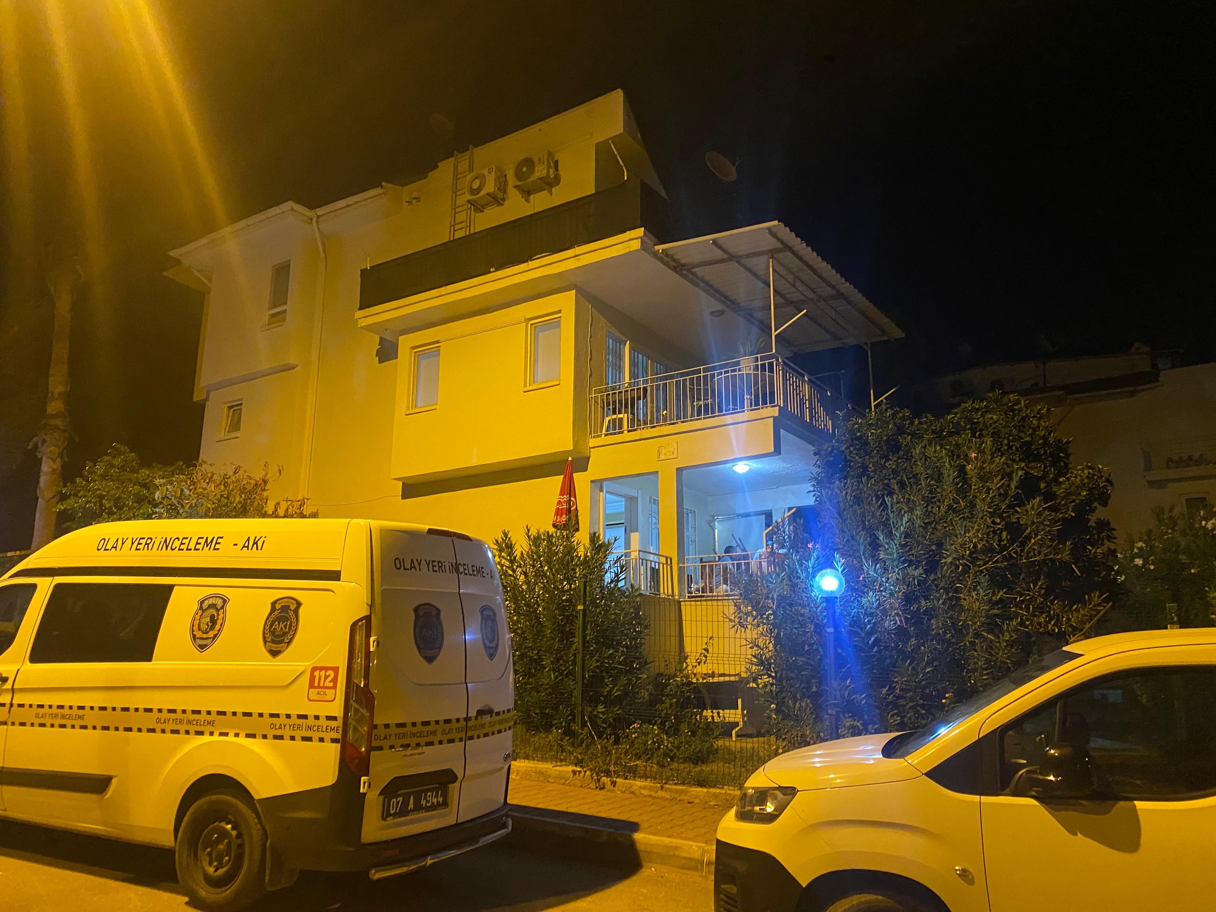 Eski karısını eşarbıyla boğdu!