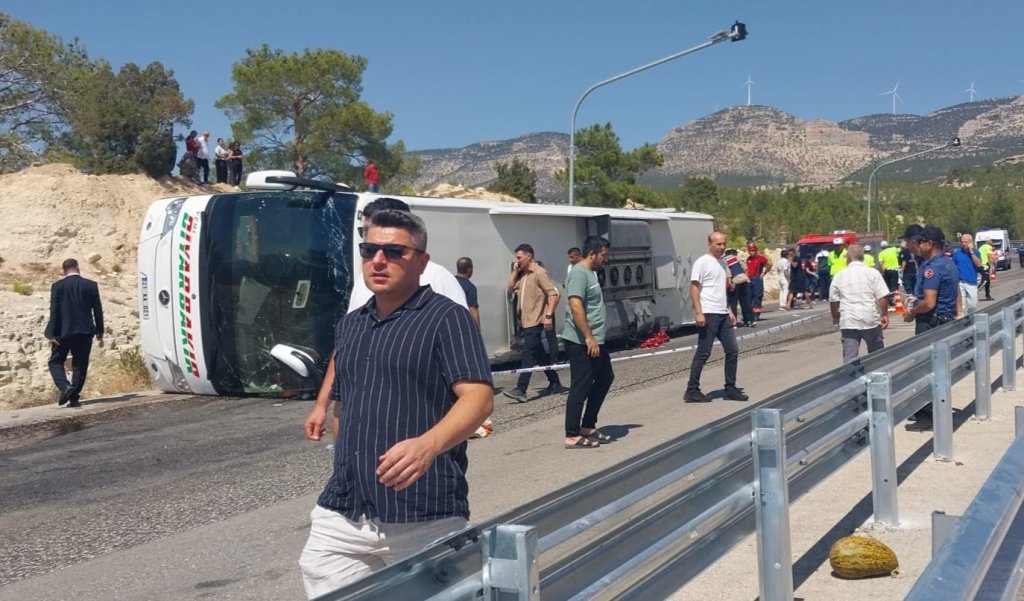 Otobüs ile TIR çarpışmıştı: Kazada ölenlerin kimlikleri belli oldu