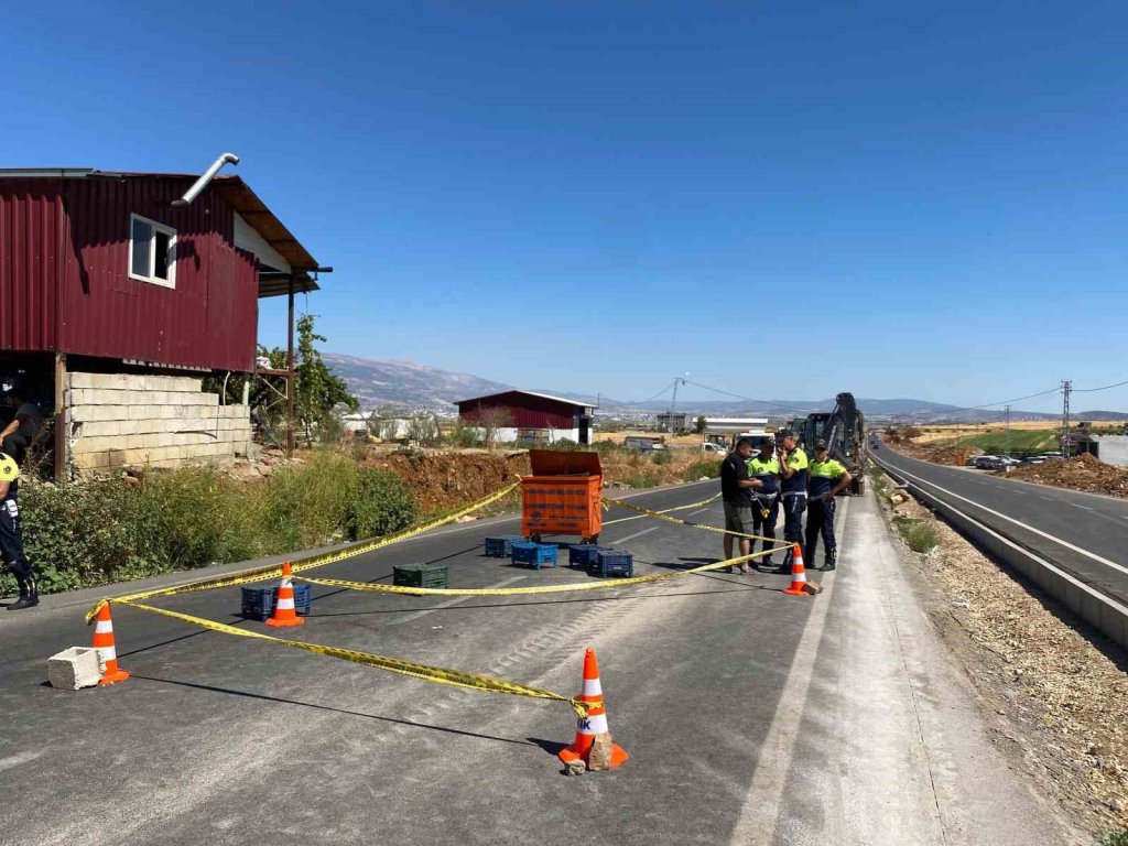 İş makinesi kardeşlere çarptı: 2 yaşındaki bebek öldü, abisi ağır yaralandı