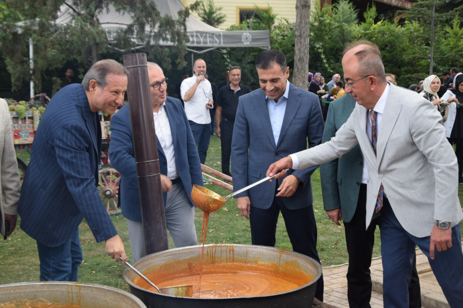Meram Bağları'nda kazanlar kuruldu bereket kaynadı