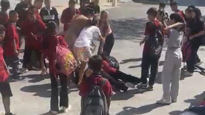 İzmir'de kız öğrencilerden kız öğrenciye akran zorbalığı!