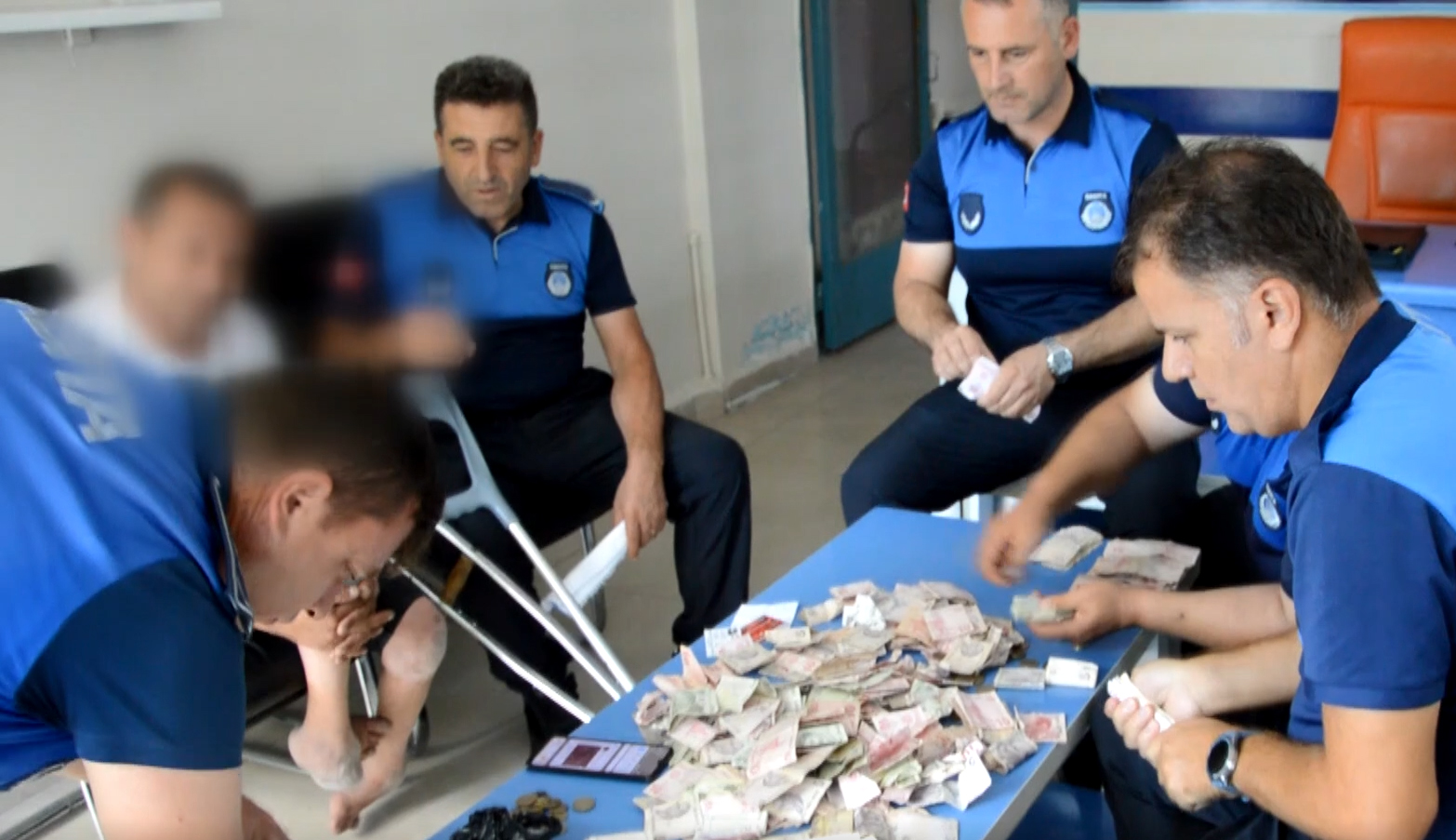 Dilenciden çıkan para şaşırttı!