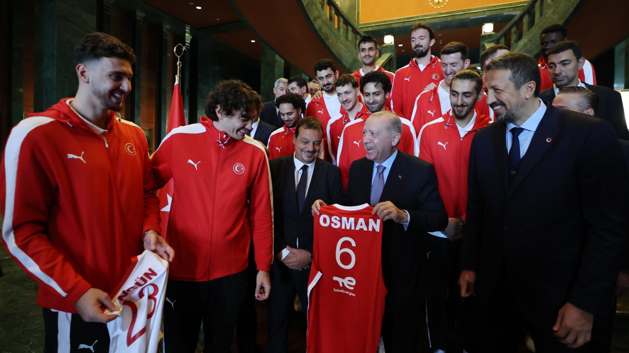 Cumhurbaşkanı Erdoğan’dan A Milli Erkek Basketbol Takımına tebrik