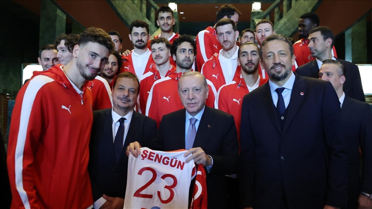 Başkan Erdoğan, milli sporcuları ağırladı
