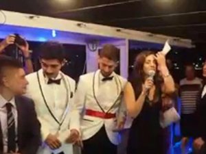 Türkiye'de bir ilk! Boğaz'da eşcinsel düğünü...
