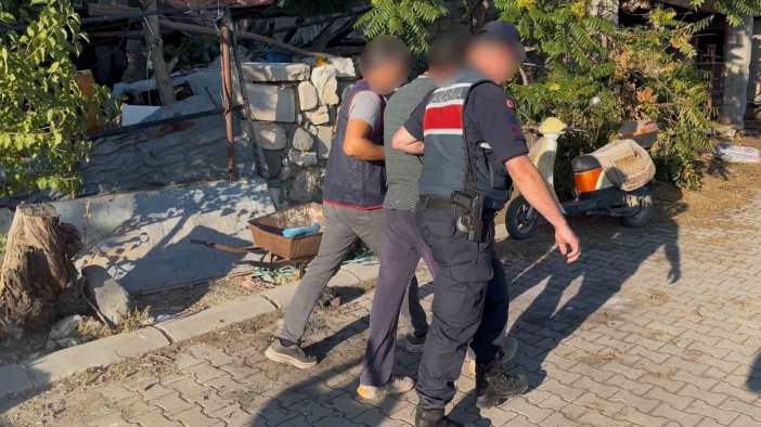 İçkisine karışan babaannesini başına tüple vurarak öldürdü