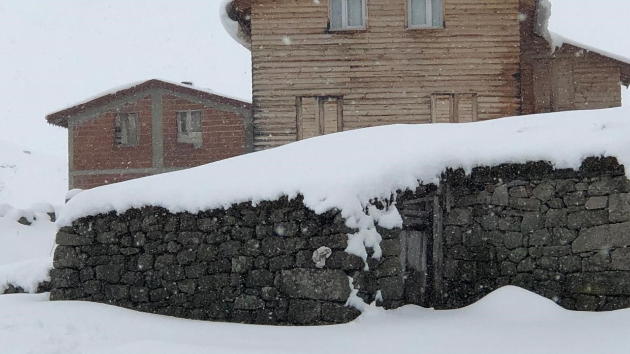 Kaçkar Dağları’nda kar kalınlığı yarım metreye ulaştı