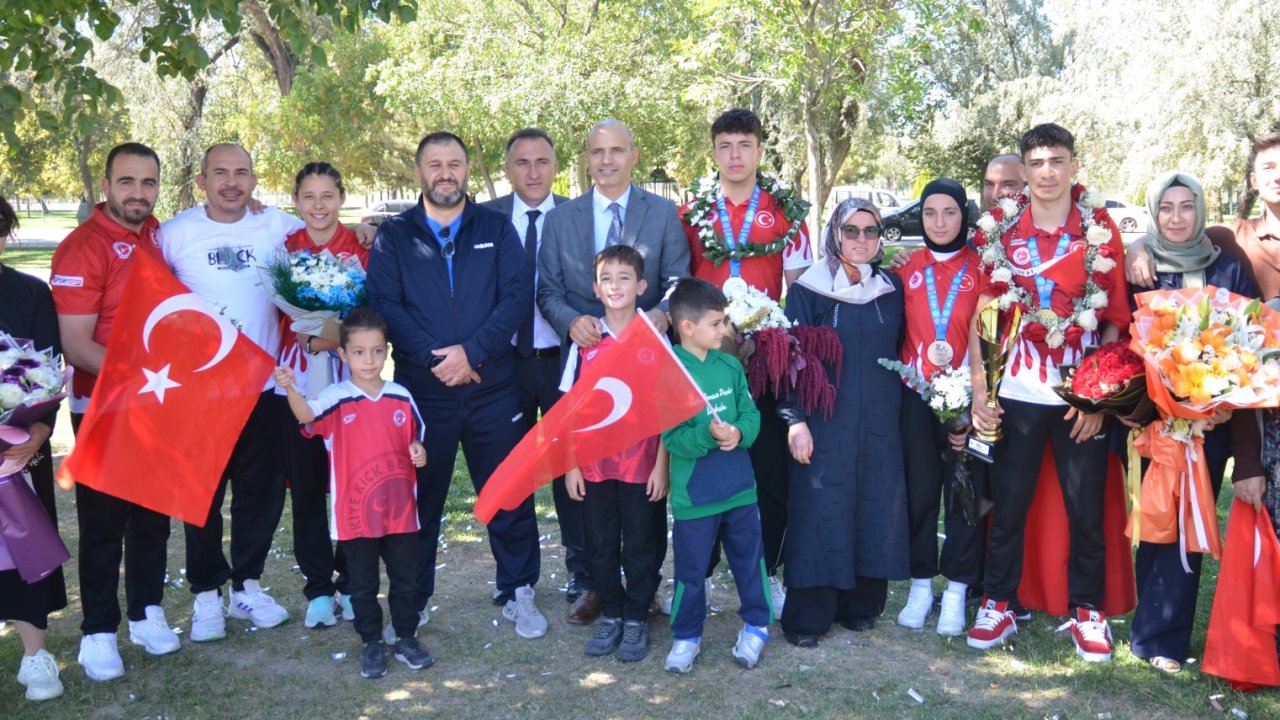 Konyalı sporculara çiçekli karşılama