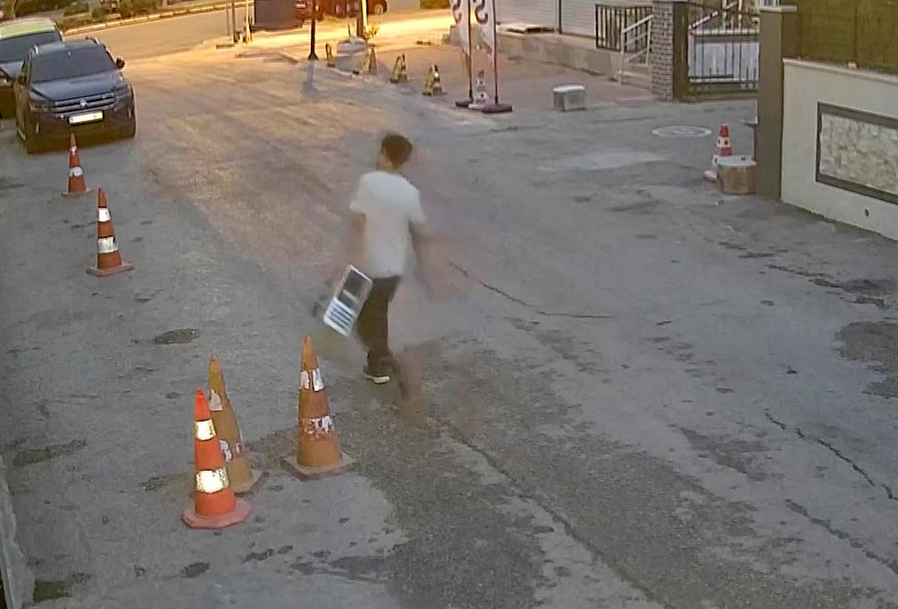 Adana'da 2 iş yerini soydu, 3’üncüde suç üstü yakalandı