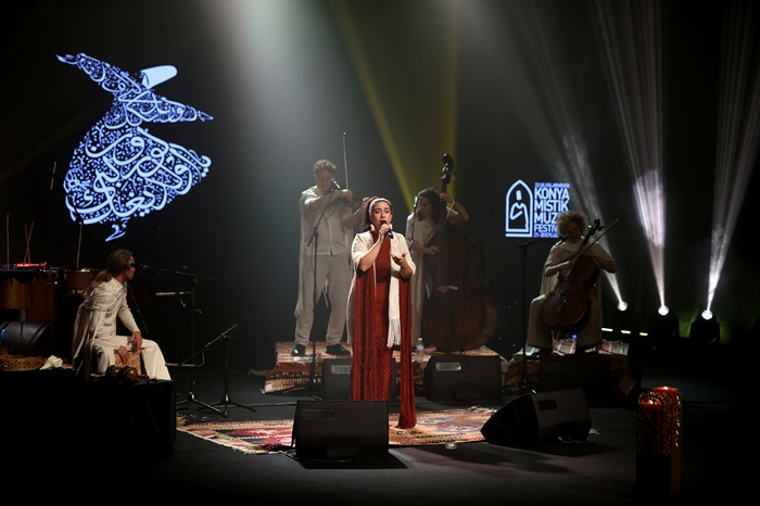 Mistik Müzik Festivali'nde Crzuz sanatseverlerle buluştu