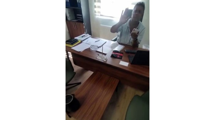 Kocaeli’de işten çıkarılan kadın, şantiye şefinin üzerine kaynar su döktü