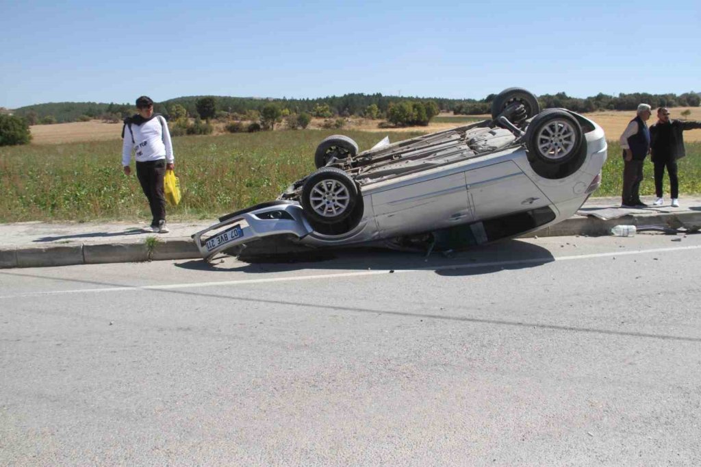 Konya’da kontrolden çıkan otomobil ters döndü