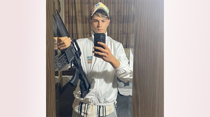 Annesini av tüfeğiyle öldürdü