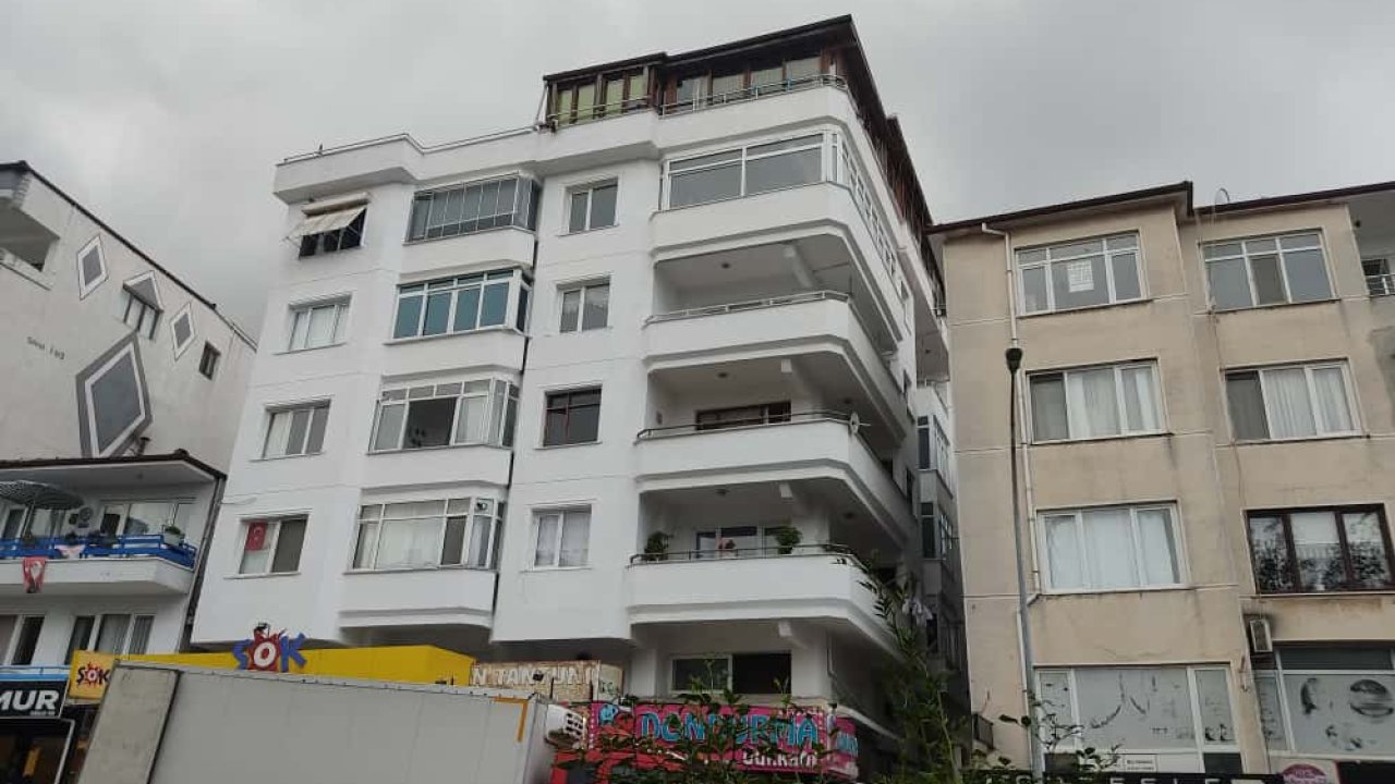 Şarkıcı "Güllü"  evinin camından düşerek hayatını kaybetti! Valilikten açıklama