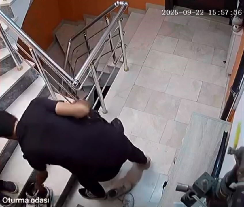 Numaralarına bakıp ayakkabıları çaldı