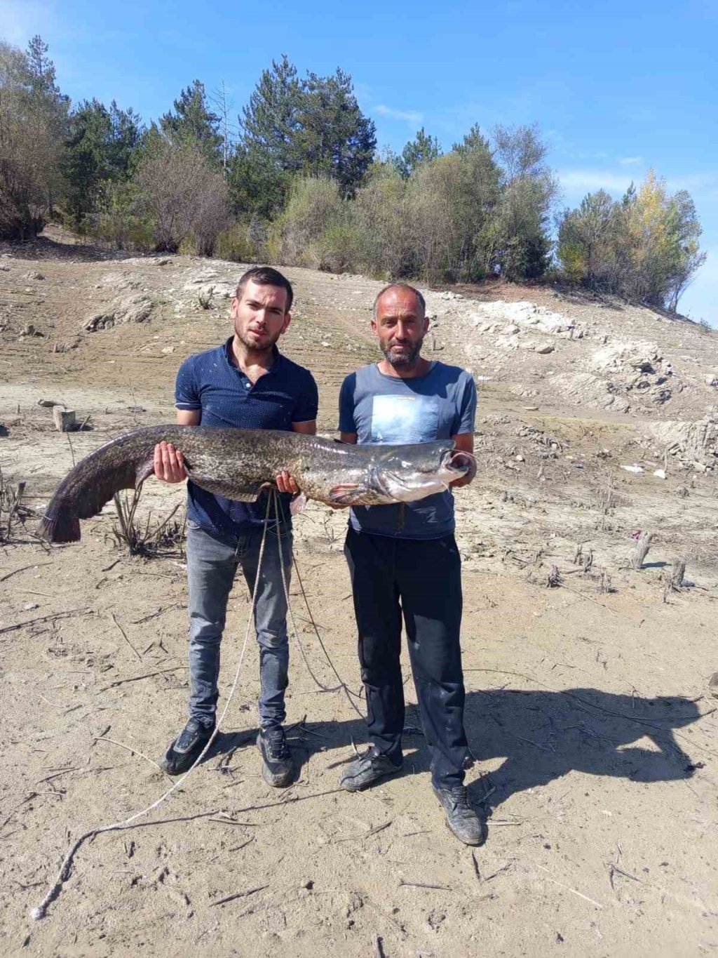Baraj gölünde dev yayın balığı yakaladılar