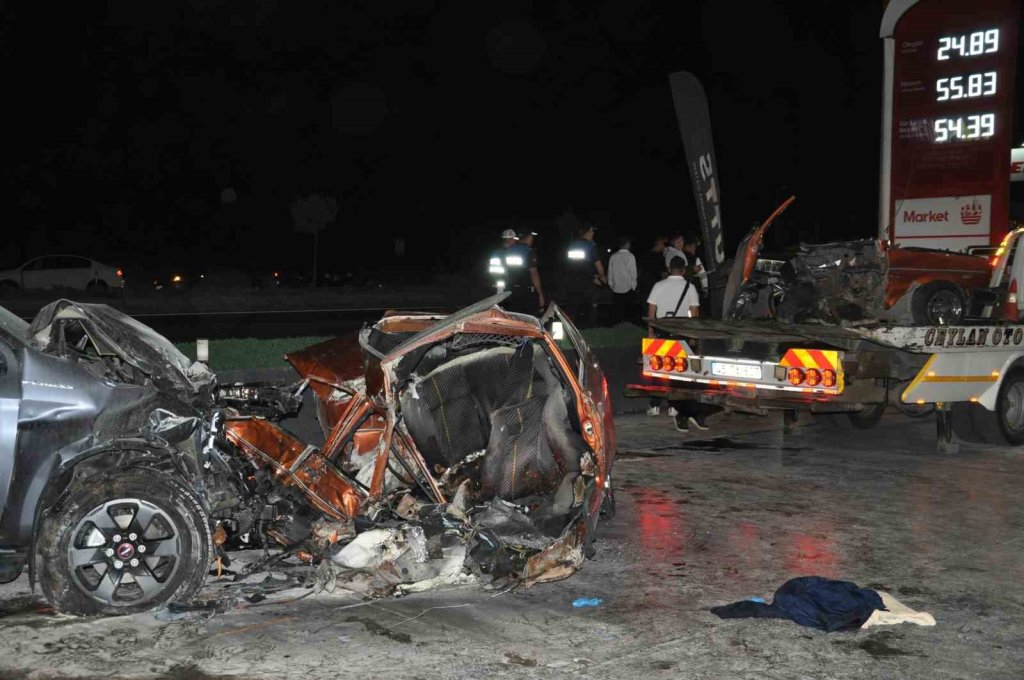 5 kişinin öldüğü 6 kişinin yaralandığı katliam gibi kazanın görüntüleri ortaya çıktı