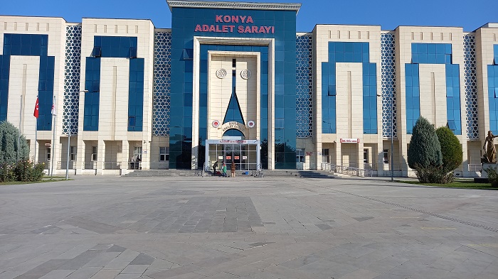 Konya'da eşini bıçaklayarak öldüren adamın yargılanması devam ediyor