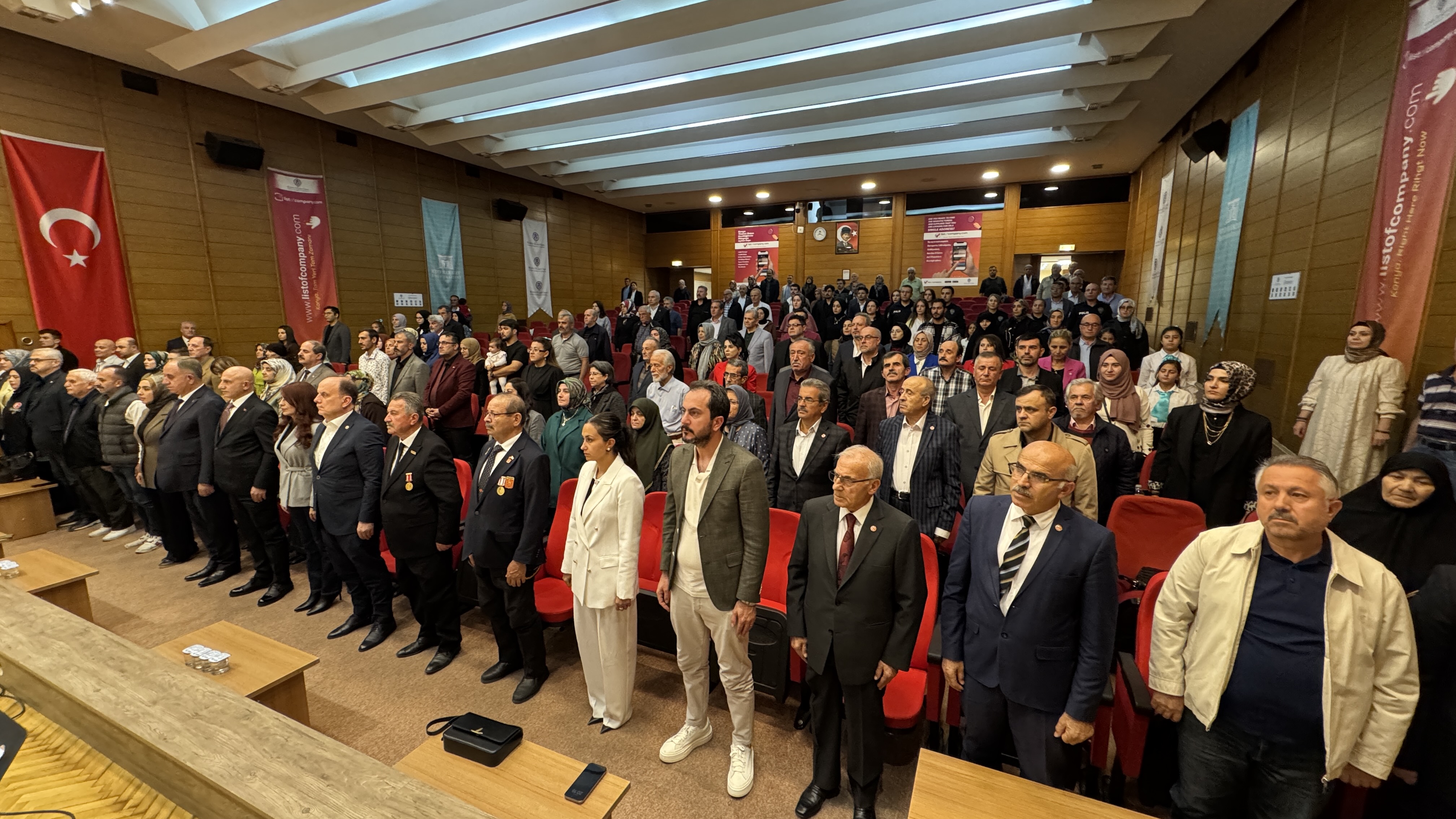 Konya’da şehitlere saygı gecesi düzenlendi