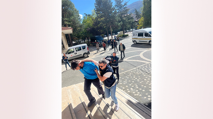 Konya'da bonzai ve esrar ile yakalandılar: 2 tutuklama