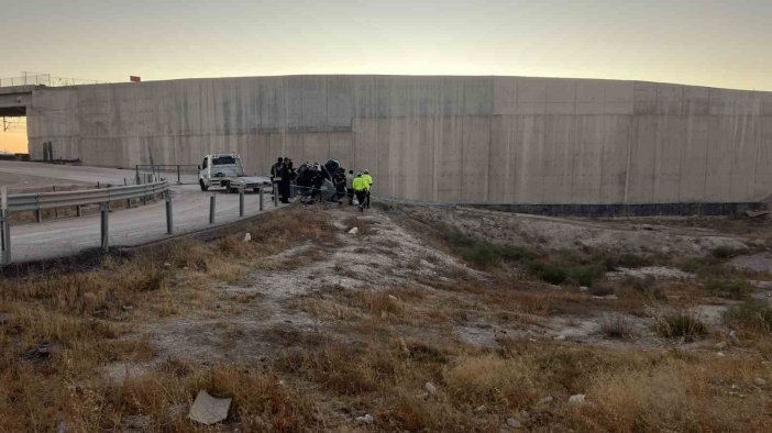 Konya’da yol kenarına uçan otomobilin sürücüsü hayatını kaybetti