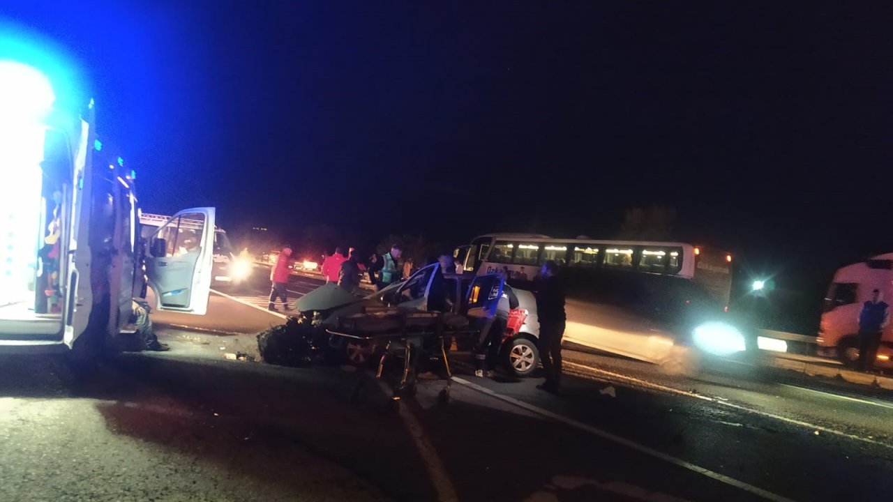 Konya'da otobüs ile otomobil çarpıştı, her iki aracın da sürücüsü yaralandı