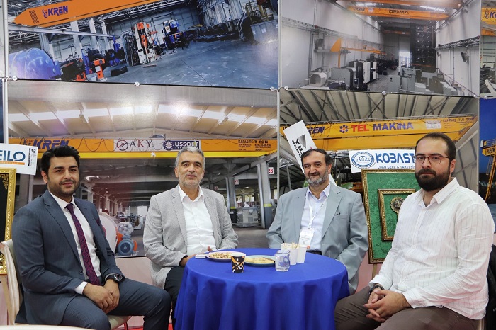 Başkan Demirel MAKTEK Fuarı'nda sanayicilerle buluştu