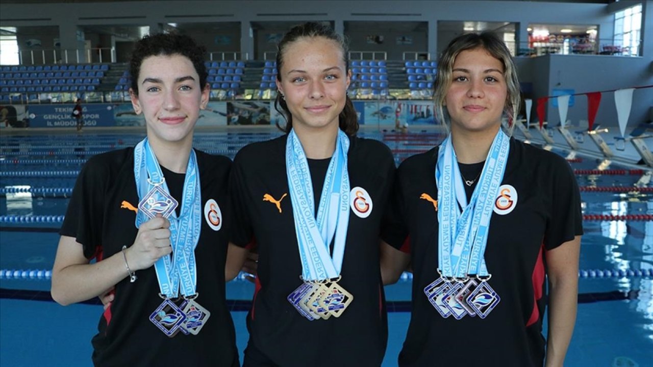 Genç kızlar milli takım için mücadele ediyor